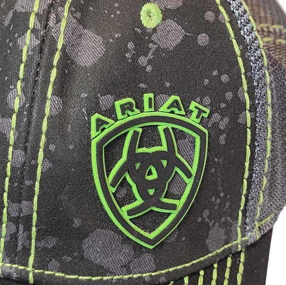 Ariat Men's Snapback Hat Black with Gray and Green Pre Owned Condition - Picture 6 of 8